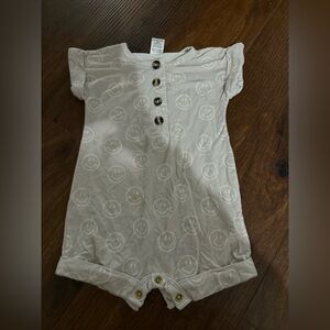 Lou Lou 
3-6
Guc 
Some small untreated spots